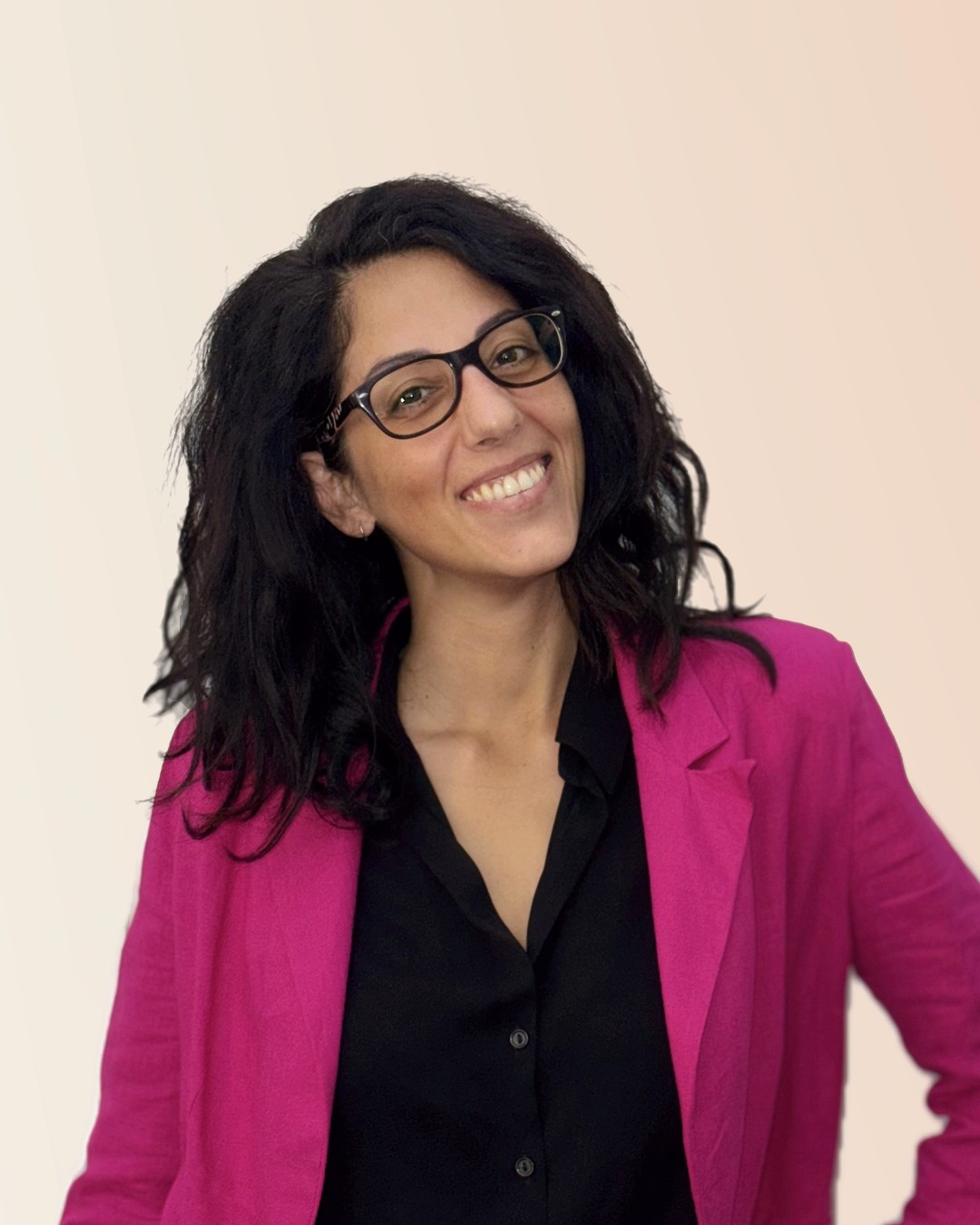 Ritratto di Carmen Amato, fondatrice di XII Elite Host, responsabile dell'accoglienza e della cura degli ospiti