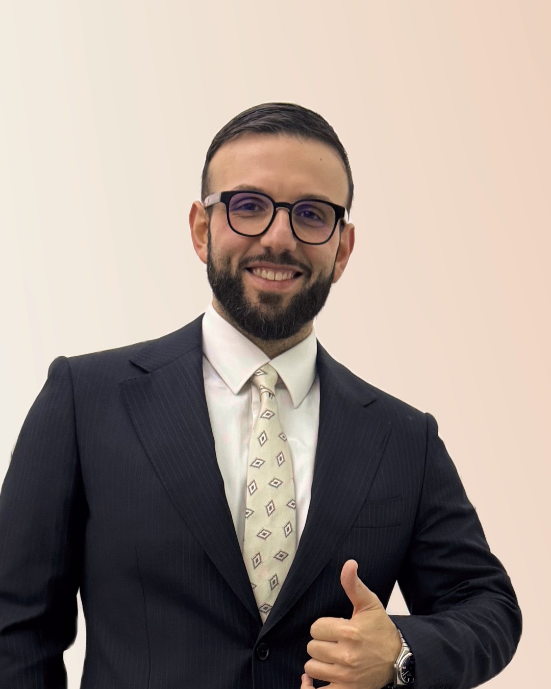 Ritratto di Carmine Miele, fondatore di XII Elite Host, responsabile di marketing, prezzi e numeri